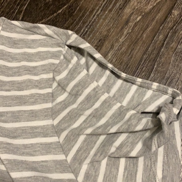 Simply southern shirt. Size:Large. It has cut outs on the shoulders. Grey/white - Picture 6 of 6